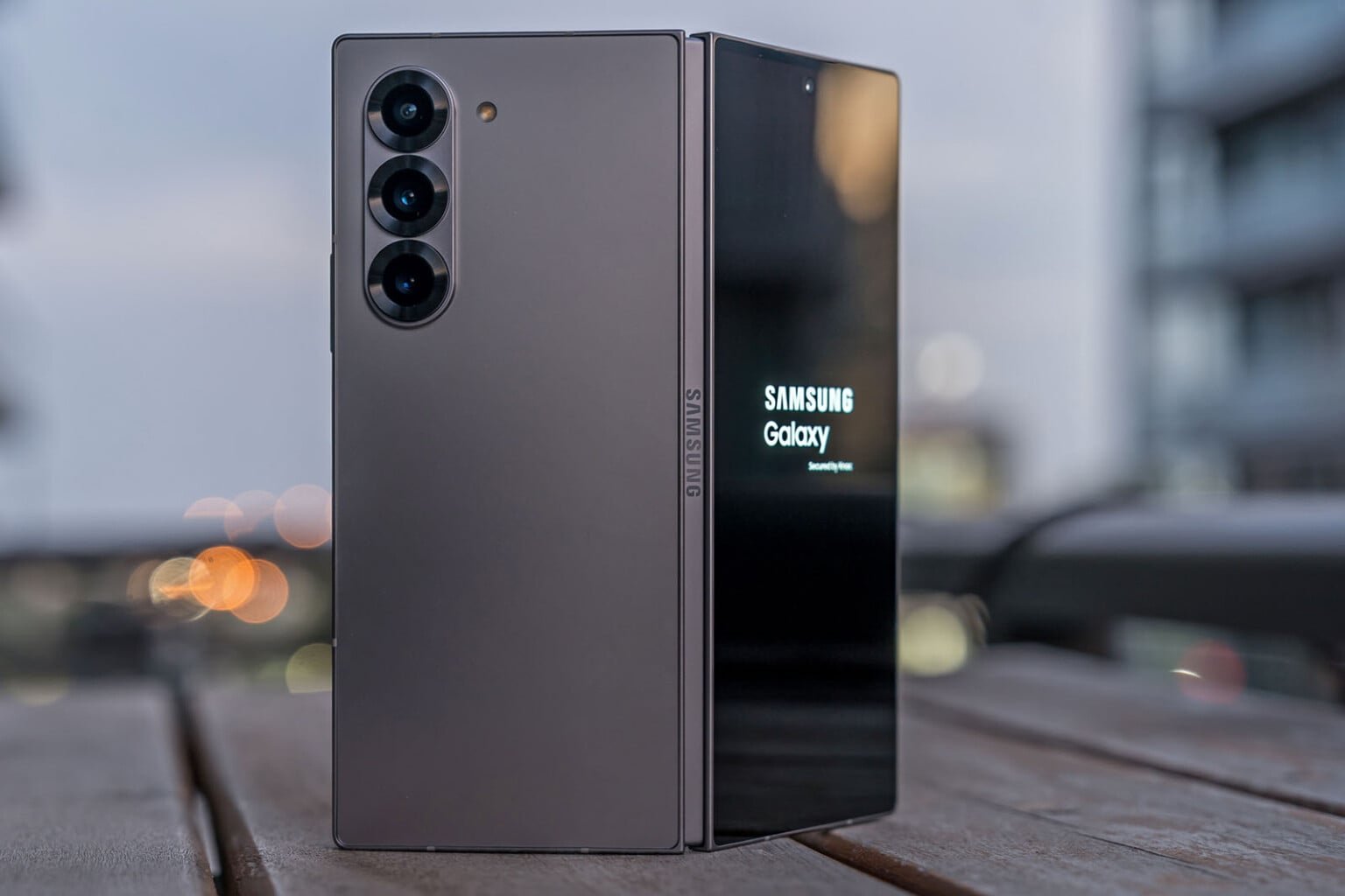 Foldable smartphone open